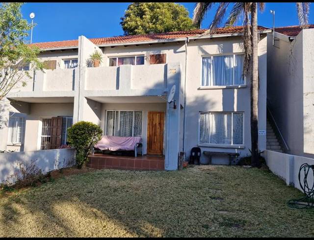 2 BEDROOM TOWNHOUSE FOR SALE IN GLEN MARAIS